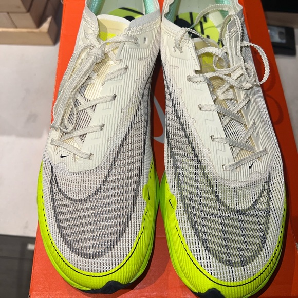 Size 13 - Nike ZoomX Vaporfly NEXT% 2 white, bright Green - Picture 3 of 6